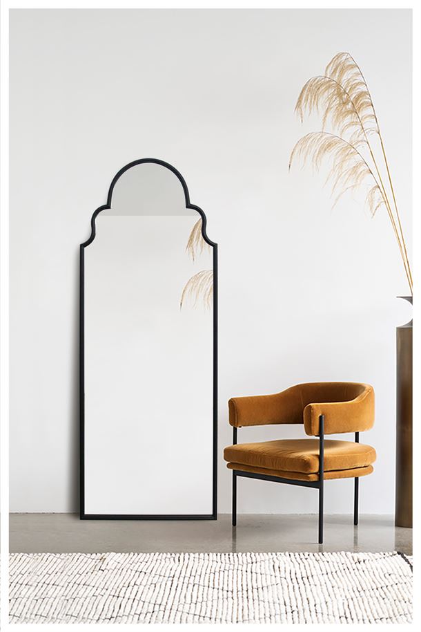 Speil med svart ramme i jern 165 x 65 cm